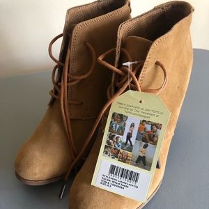 Toms Lunata Boots size 8.5